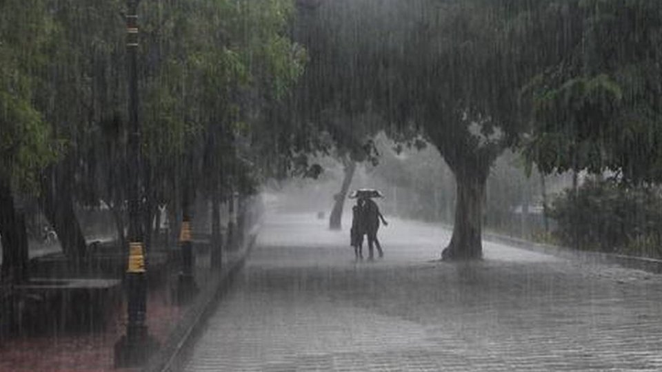 Delhi wake up to cloudy skies, rain likely today