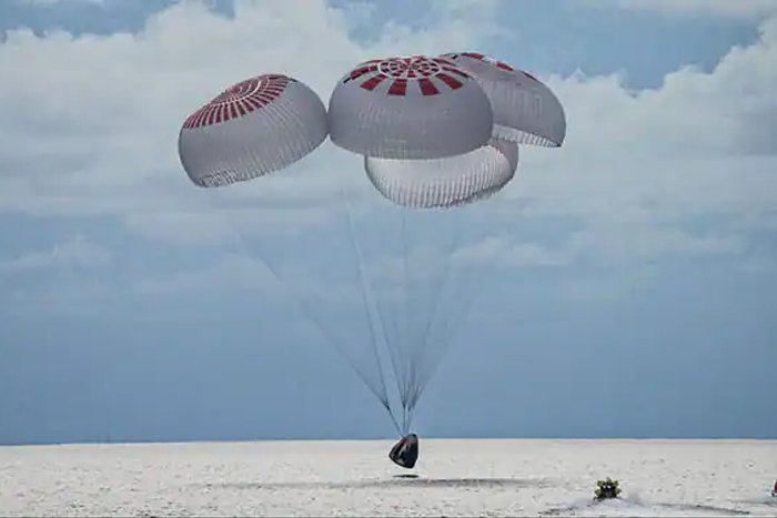 SpaceX Capsule With 1st All-Civilian Orbital Crew Splashes Down Off Florida