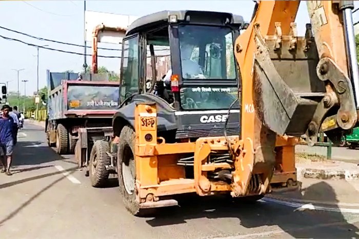 Delhi MCD To Run Bulldozer Over Illegal Buildings In Jahangirpuri